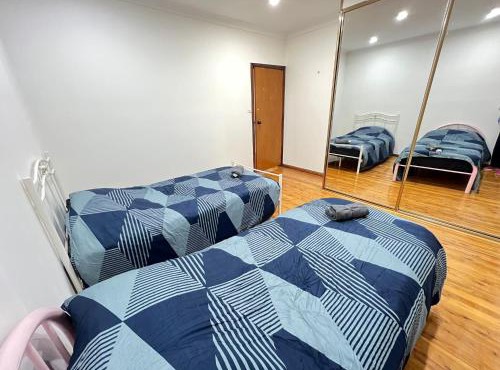 Twin Room in Spacious House - L5