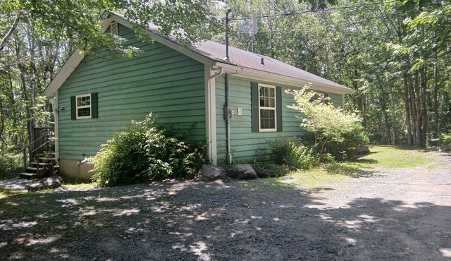 Two-Bedroom One-Bathroom Vacation Home - Pet Friendly! in Hunts Point