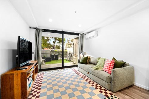 Two Bedroom Retreat Opposite Victoria Park