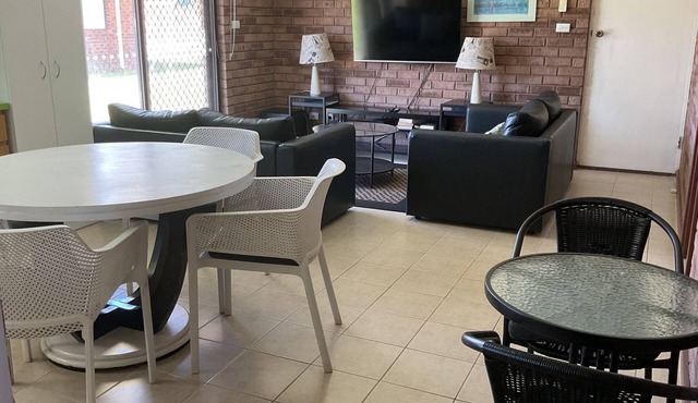 Unit 16, 2 Casuarina Crescent, Ocean Beach Chalets
