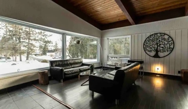 Upscale Spacious Chalet w Hot Tub Laurentians, QC!nn in Prévost