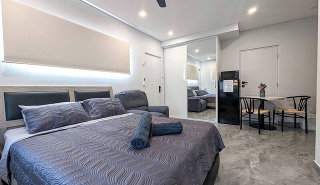 Urban Luxe Studio | Northcrest