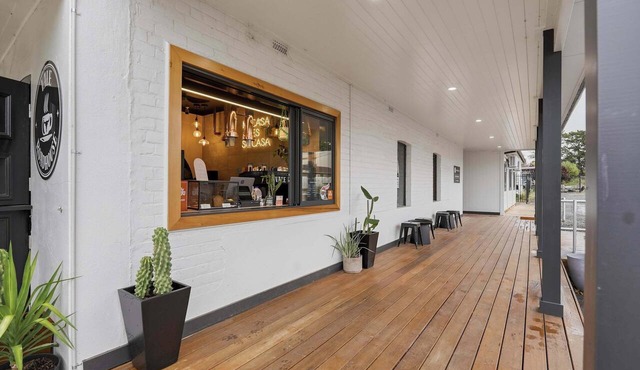 Vale Apartments Trio - Coffee at your doorstep in South Bathurst