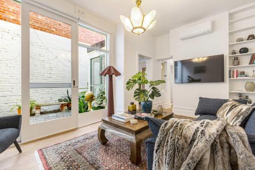 VAQUAY Heirloom In Carlton