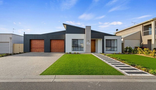 Villa Port Hughes - Luxury 4 Bedroom Home in Port Hughes