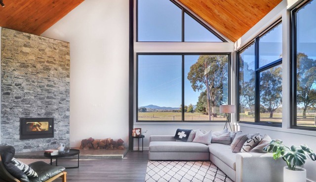 Vista Montagna - modern home set on peaceful acreage.