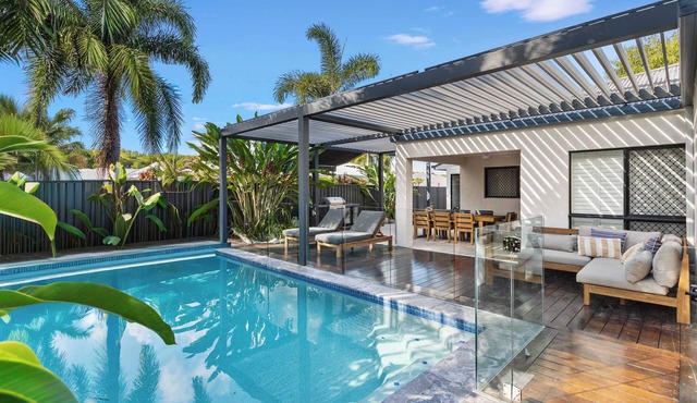 Walk to Kewarra Beach | Private Pool & BBQ in Kewarra Beach