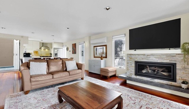Walk to MCG | Luxury Richmond Townhouse
