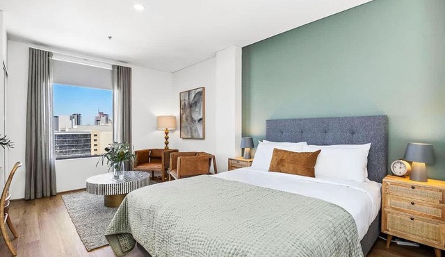 Walk to the Swan River & Hay Street Shopping Mall!