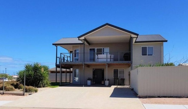 Wallaroo Beach House | Ocean Views, Pool Table | Sleeps 10 in North Beach