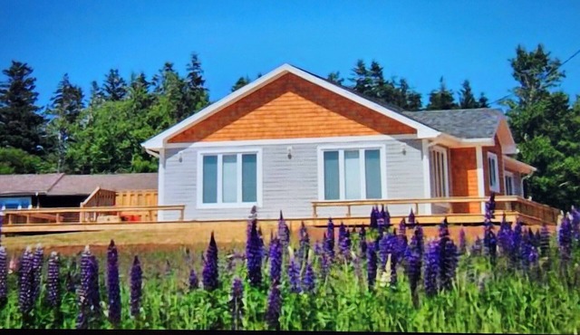 Water view cottage 5 min to Cav Beach, Golf, Anne Green Gables in Stanley Bridge