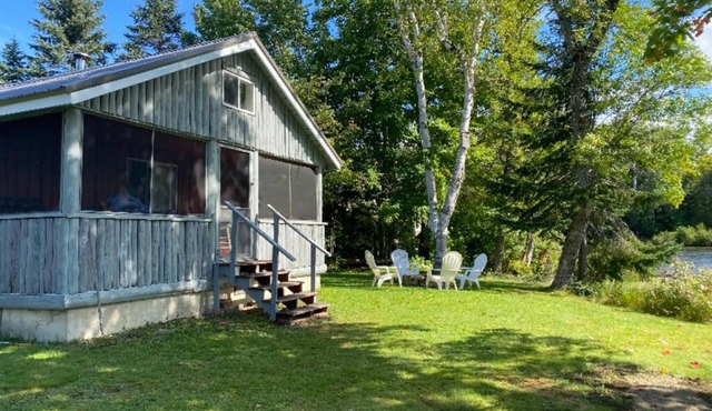 Waterfront cabin with access to Long Lake and Mud Lake. in Sinclair