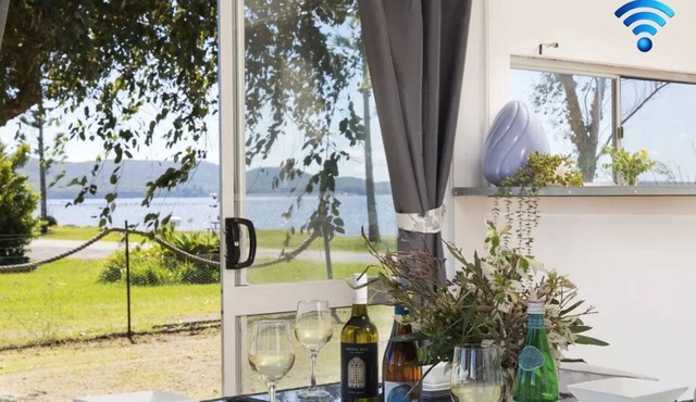 Waterfront Cottage - direct waterfront access, boat-friendly block, firepit, water views