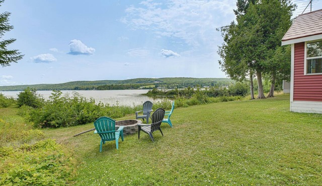 Waterfront Long Lake Retreat: Great for Families! in Sinclair