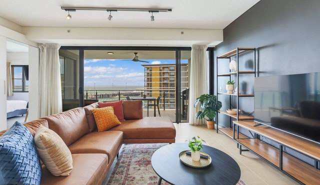 Waterfront Opal Suite: 1 Bed Apt, Water Views