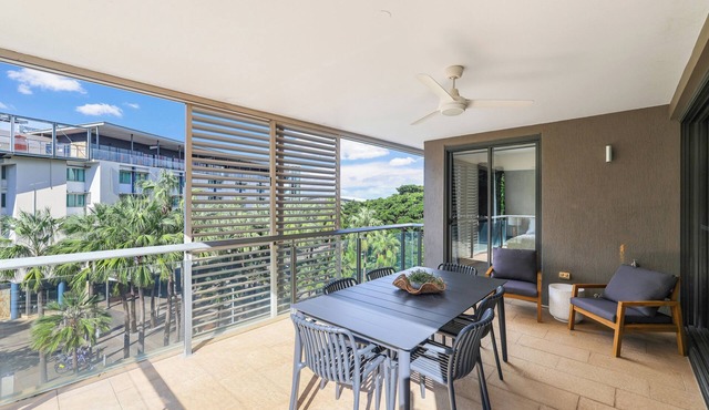 Waterfront Palms Suite: 3 Bedroom apartment in convenient central location