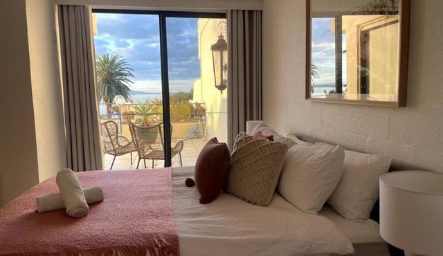 Waterfront Sub-Penthouse with Beach View