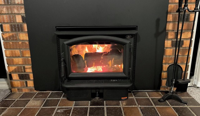 Well equipped family and pet friendly house 200m from the beach with real fire