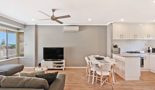 West Beach Family Beauty - 2 Bed Home