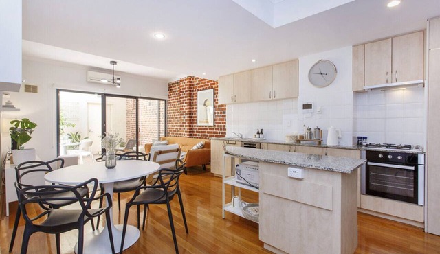 West End Courtyard Retreat