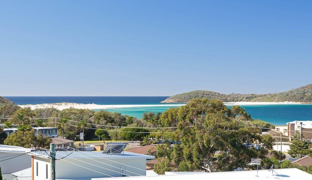 Whale Tales, 78 Lentara Street - FANTASTIC WATER VIEWS OVER FINGAL BEACH