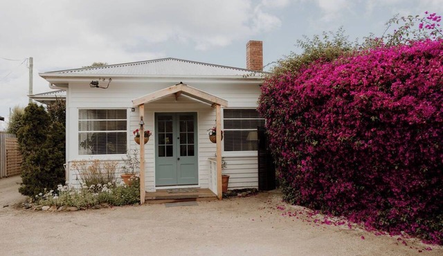 Whimsy Cottage | Kingston Beach Retreat with Outdoor Bath in Kingston Beach