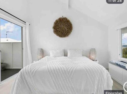 WHITE BEACH HOUSE High on Belmore, PETS welcome