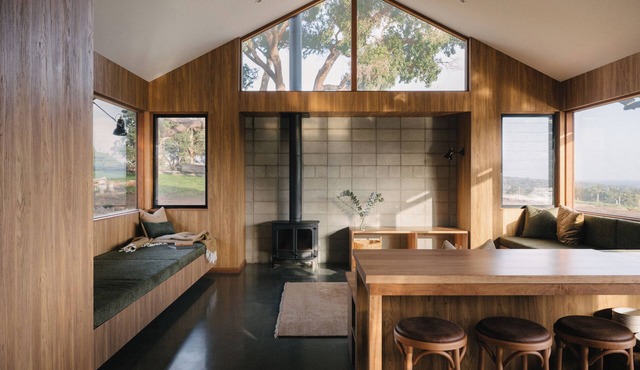 Wildwood Barn: New Luxe Home, Valley Views, Outside Bath, Firepit & Ocean Views