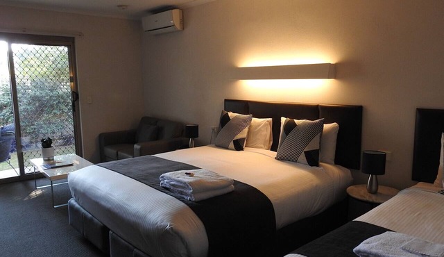 Wine Village Motor Inn