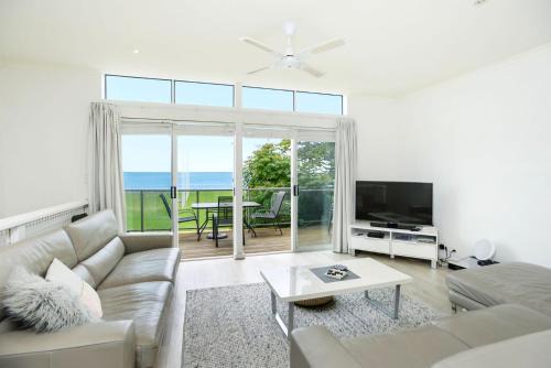 Wonderful Central Location Sea Views