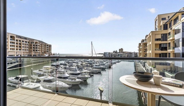 Wow! Panoramic Marina Views w/Carpark, Wi-Fi in Glenelg