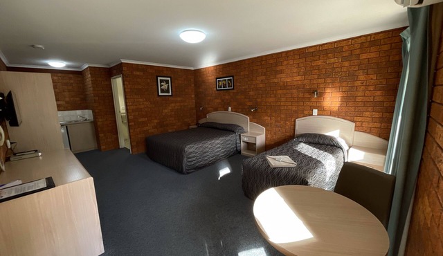 Yambil Inn Motel