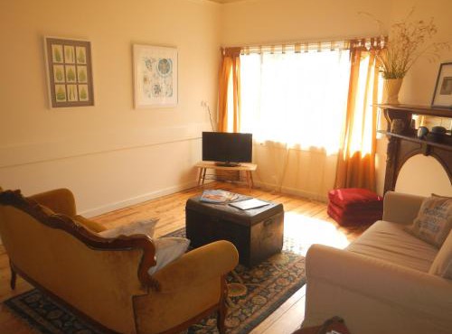 Yarram Cottage: Art and Accommodation