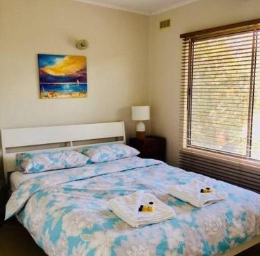 YOLO- Beach-house views, near penguins, nbn!