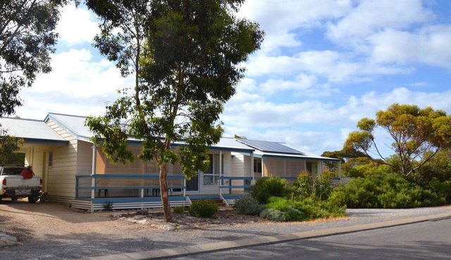 Yorke's Holiday Unit 1 | Comfortable, Budget-Friendly Stay in Marion Bay