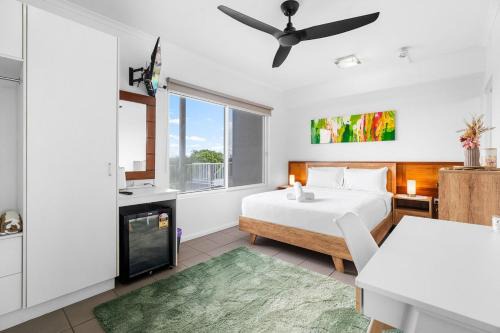 Zen Marina Studio: bayview - shared pool - central