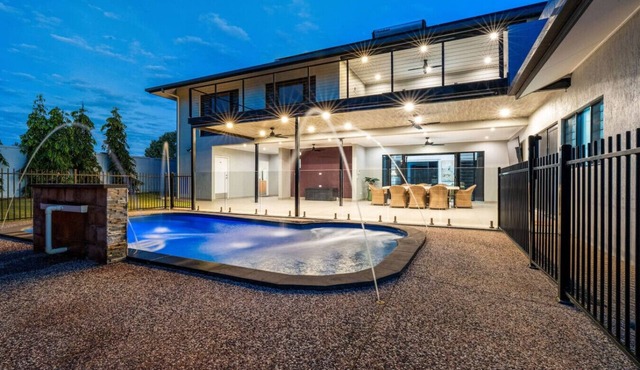 Zen Monarch: Family Luxury Retreat ~ Pool ~ BBQ
