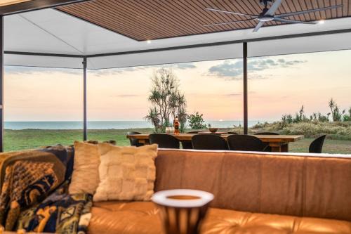 ZenLux Mermaid Sunsets - Beachfront Fishing Retreat