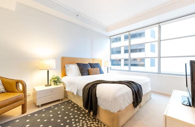 A Cozy & Spacious 2BR Apt for 7 Next to Darling Harbour