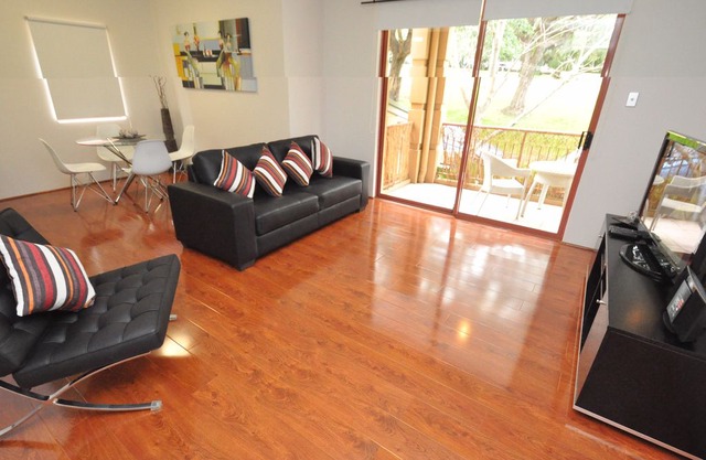 Balmain 2 bedroom apartment with parking in Balmain