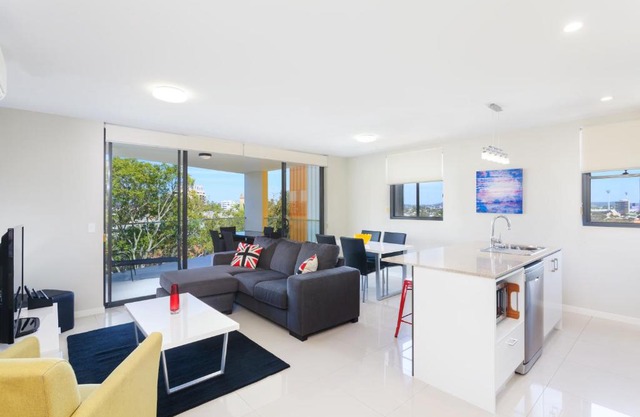Close to the Cliffs - Executive 2BR Kangaroo Point Apartment Close to The River and Cliffs in Brisbane