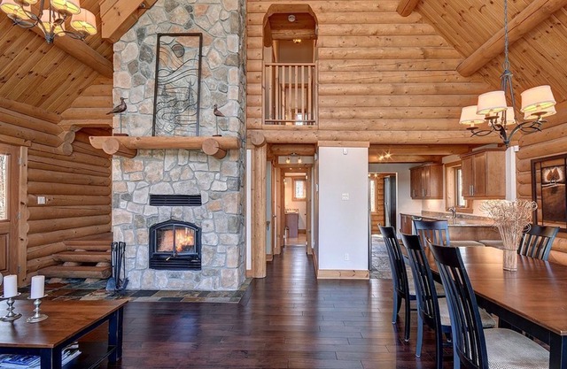 Log Cabin 25 minutes from Mont Tremblant (Hot Tub) in Labelle