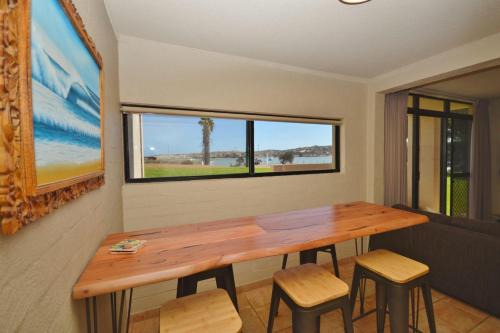 Riverview Holiday Waterfront Apt 11 - 2 Storey - Kalbarri, WA