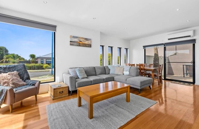 Seachange Escape Leonards 