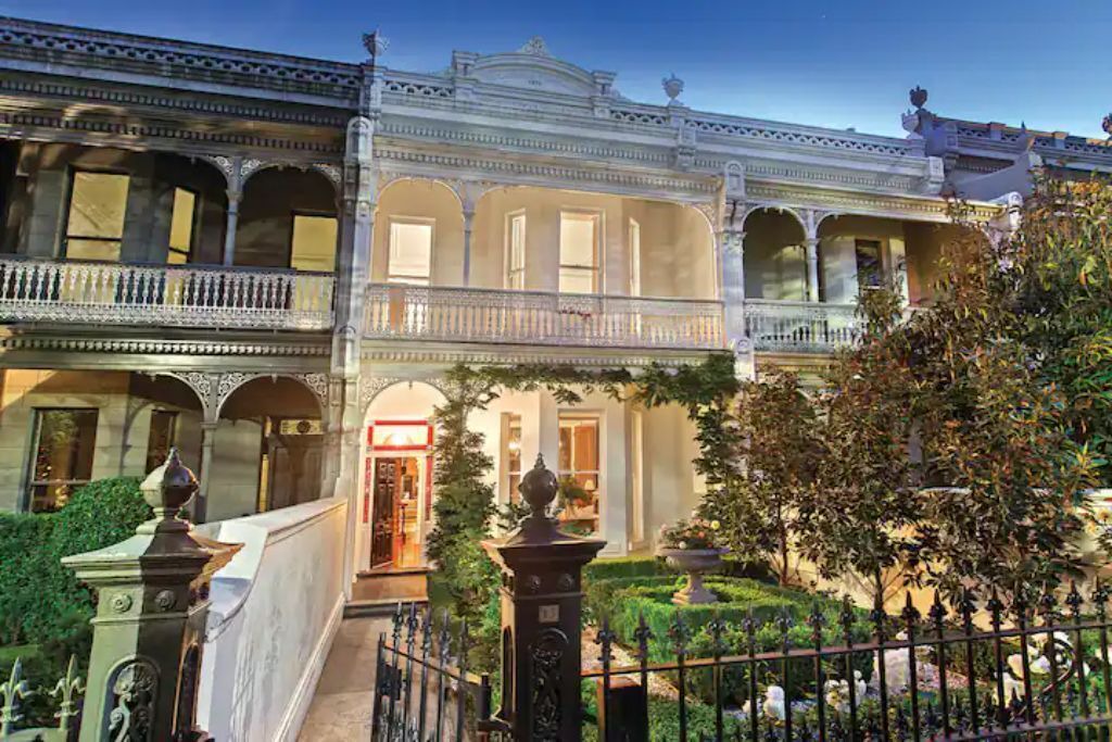 South Melbourne Apartment | A+ Albert Park Art Deco Gem. Sleeps 5. Avalon4.