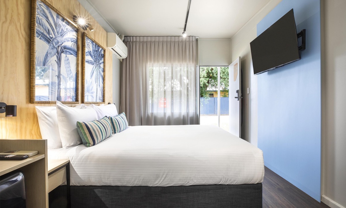 Cardwell Hotel | Nightcap at Marine Hotel
