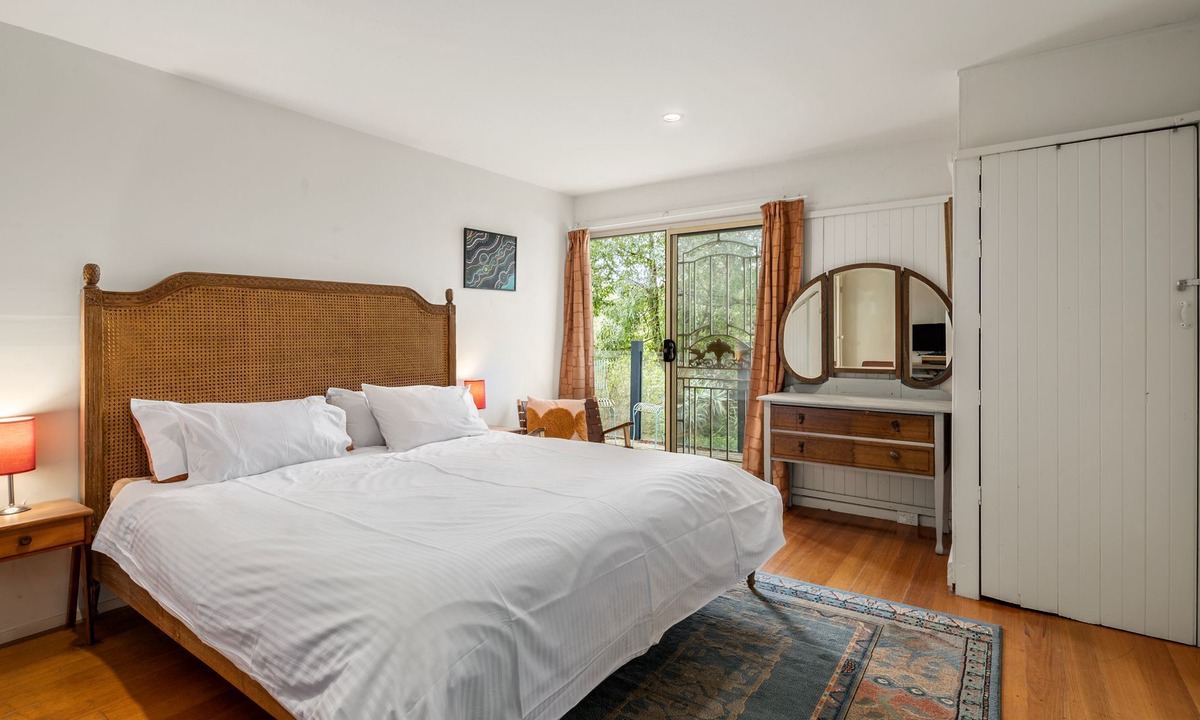 St Leonards House | Seaside Sanctuary - Beautiful family home located right next to the beach.