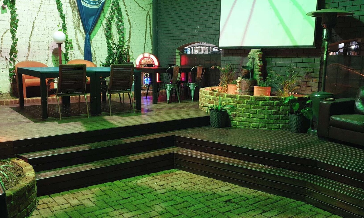 Boulder House | Boulder Boutique Accommodation, Heart of Boulder easy walk to cafe's, Local pub.