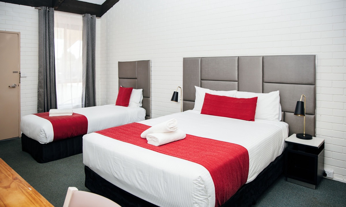 Coonabarabran Hotel | All Travellers Motor inn