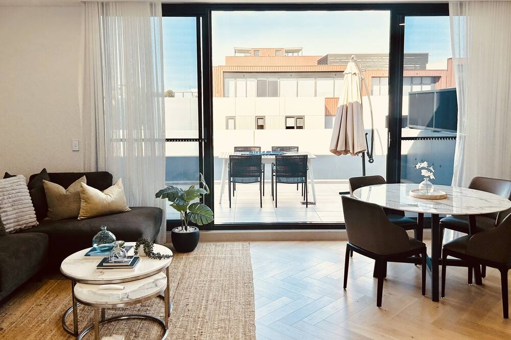 Rosebery Apartment | Spacious Top Level 3B2B Apt with Huge Balcony in Rosebery